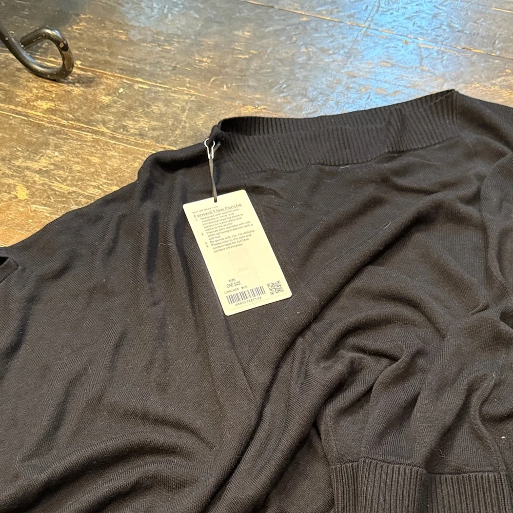 lululemon athletica Black Women's Poncho Sweater - Picture 2 of 4